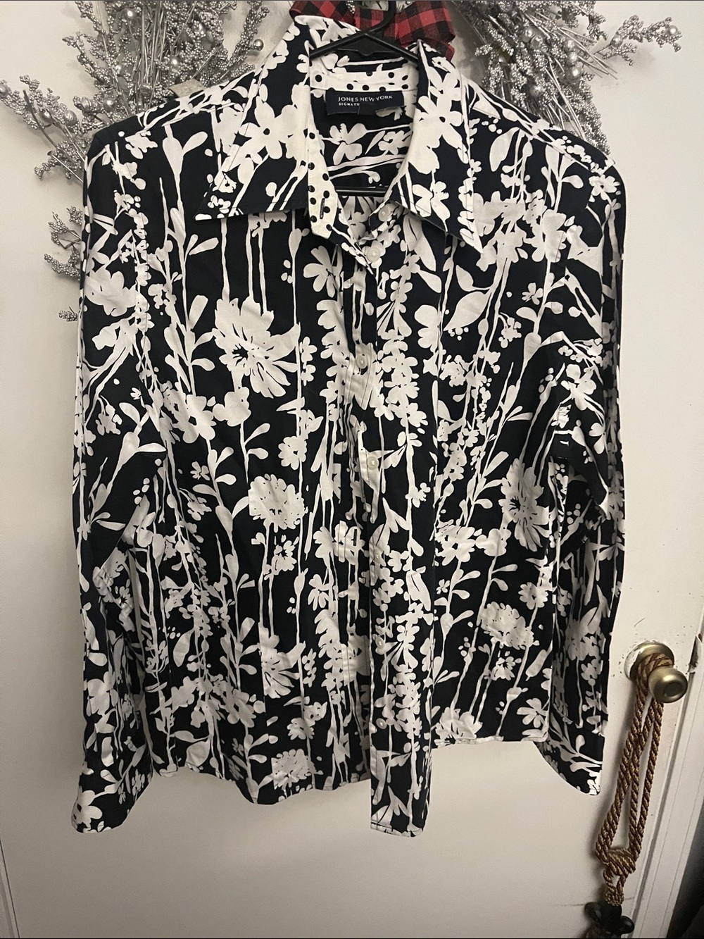 Jones New York Black and White Floral Button-Front Shirt
